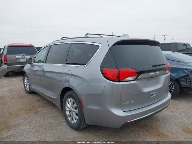 Chrysler Pacifica Touring L