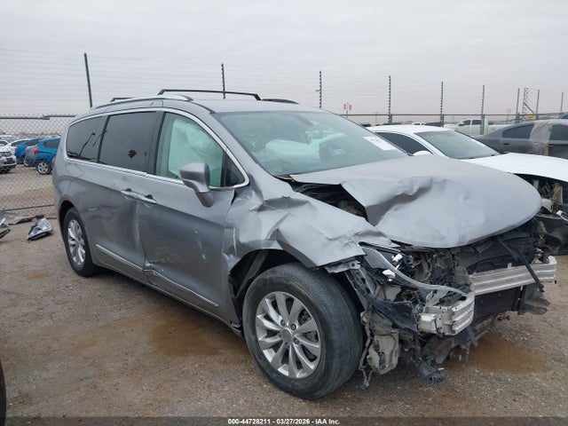 Salvage Chrysler Pacifica Image
