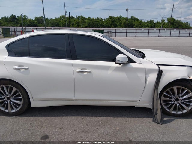 INFINITI Q50 Luxe