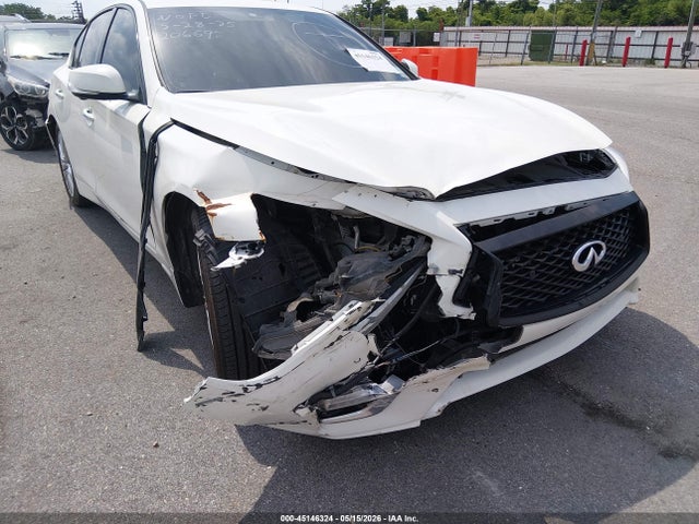 INFINITI Q50 Luxe