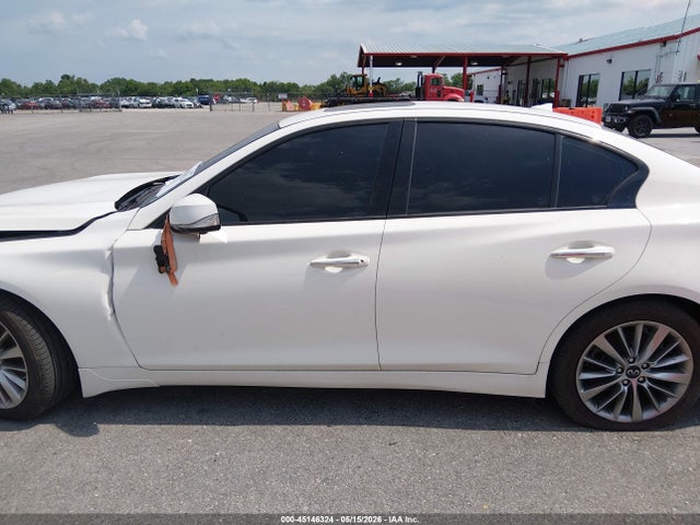 INFINITI Q50 Luxe