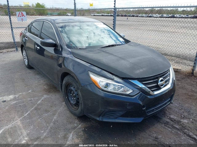 Salvage Nissan Altima Image