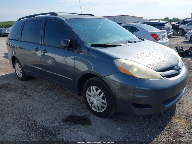 Salvage Toyota Sienna Image
