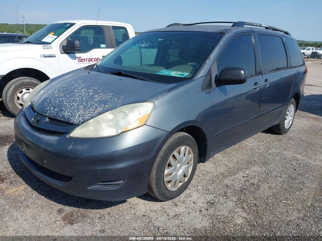 Toyota Sienna Le