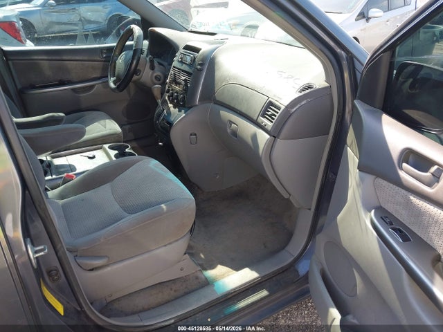 Toyota Sienna Le