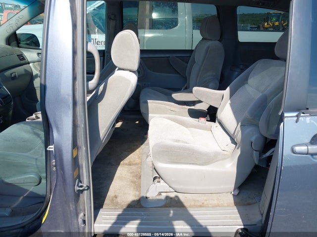 Toyota Sienna Le