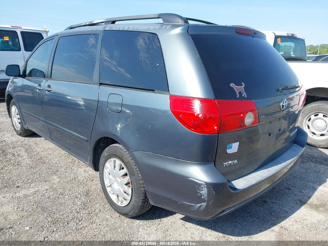 Toyota Sienna Le