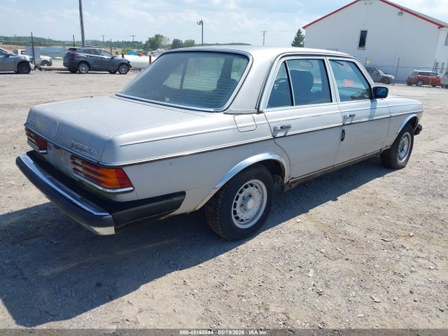 Mercedes-Benz 300 Dt
