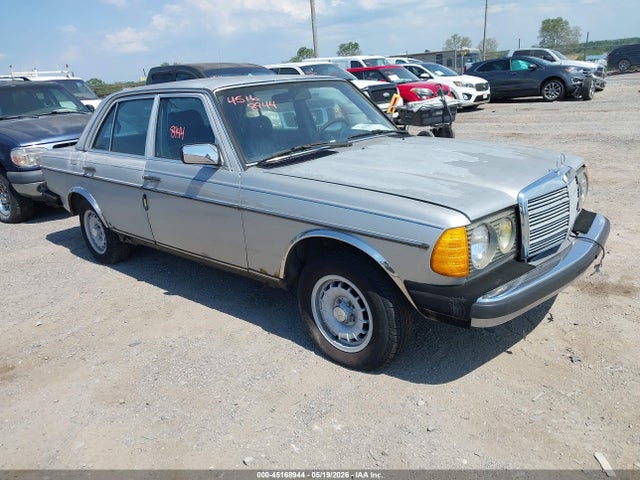 Salvage Mercedes-Benz 300 Image