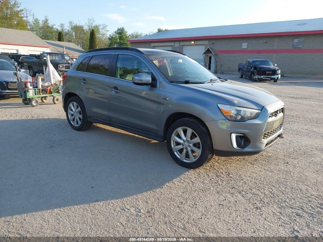 Salvage Mitsubishi Outlander Image