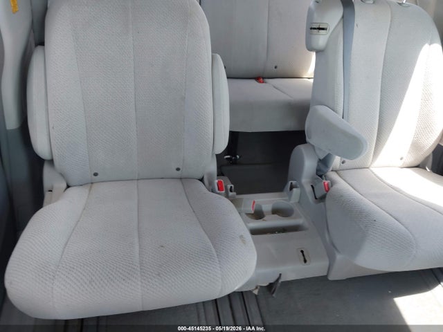 Toyota Sienna Le 8 Passenger