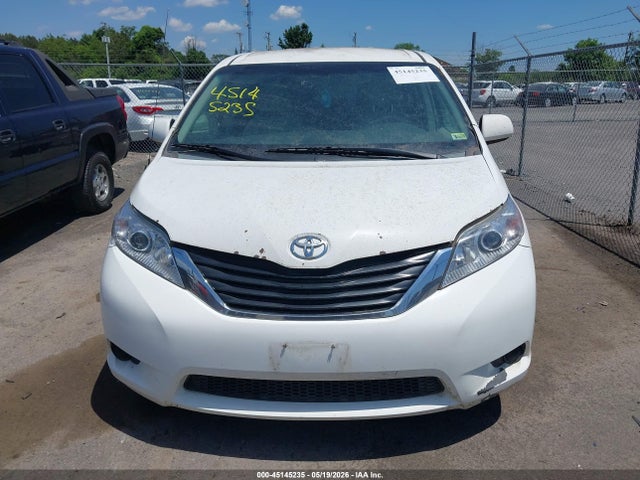 Toyota Sienna Le 8 Passenger