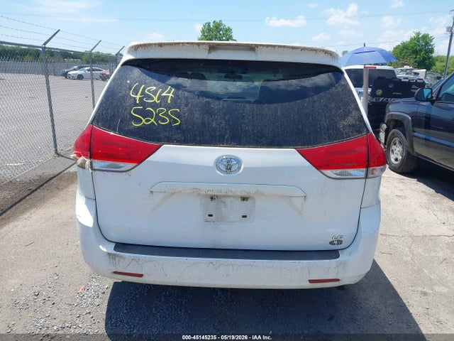 Toyota Sienna Le 8 Passenger