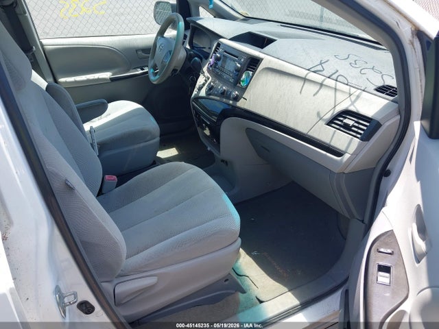 Toyota Sienna Le 8 Passenger