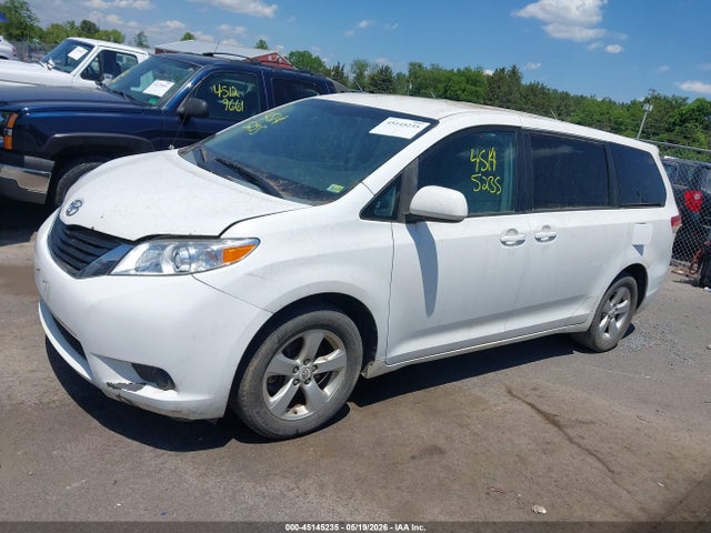 Toyota Sienna Le 8 Passenger