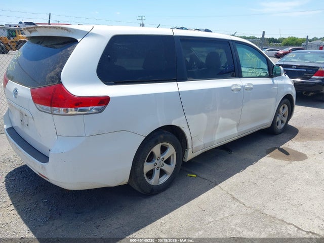 Toyota Sienna Le 8 Passenger