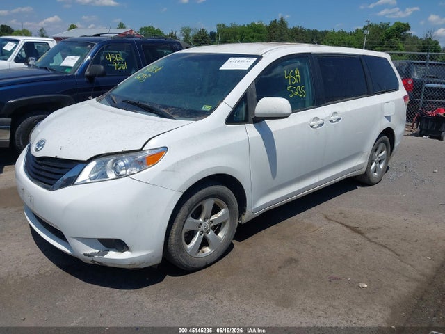 Toyota Sienna Le 8 Passenger
