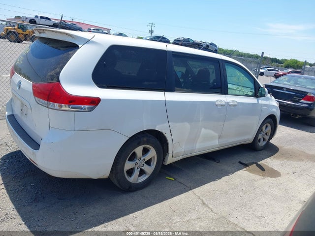 Toyota Sienna Le 8 Passenger