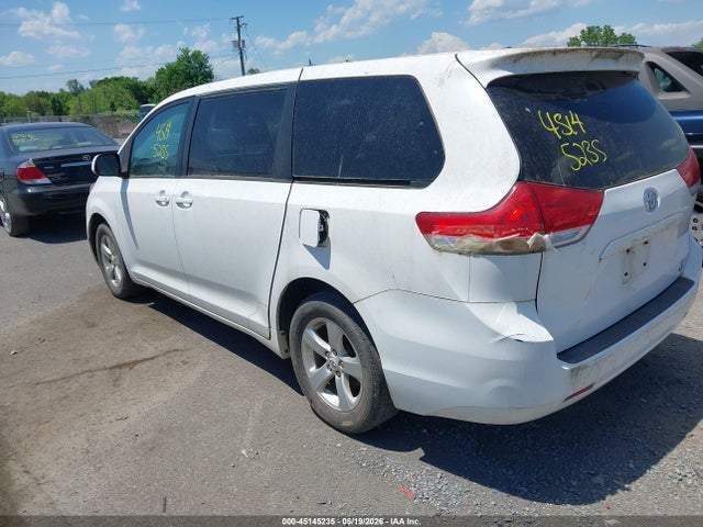 Toyota Sienna Le 8 Passenger