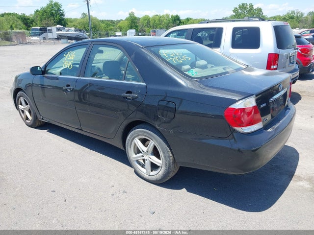 Toyota Camry Le V6