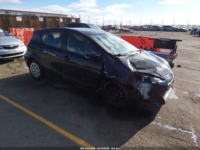 Salvage Toyota Prius c Image