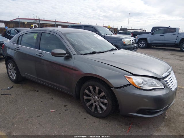 Salvage Chrysler 200 Image