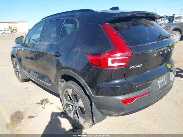 Volvo XC40 B5 Core Dark Theme