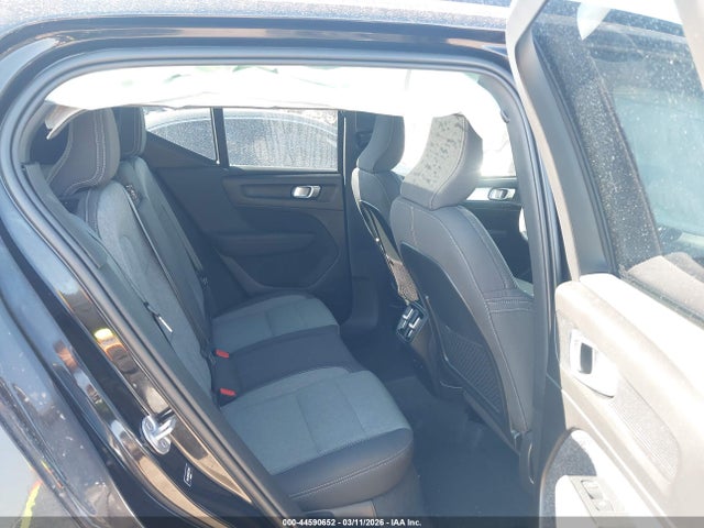 Volvo XC40 B5 Core Dark Theme