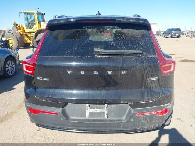 Volvo XC40 B5 Core Dark Theme
