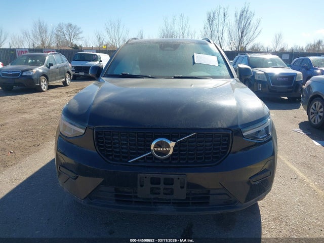Volvo XC40 B5 Core Dark Theme