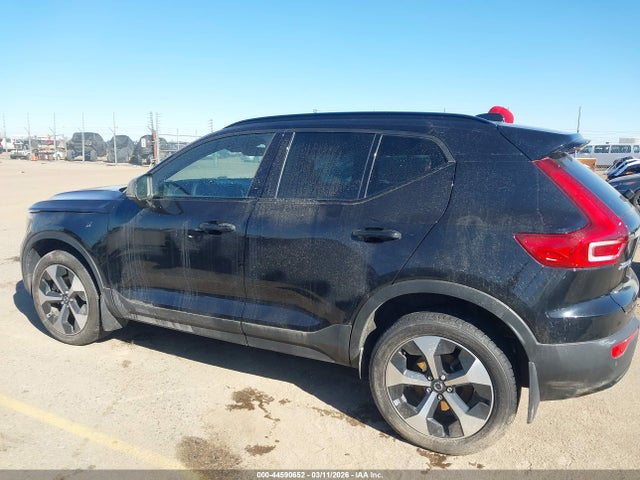 Volvo XC40 B5 Core Dark Theme
