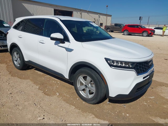 Salvage Kia Sorento Image