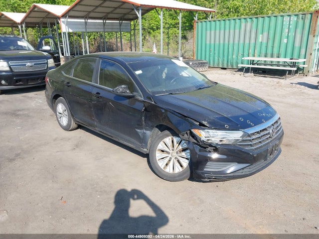 Salvage Volkswagen Jetta Image