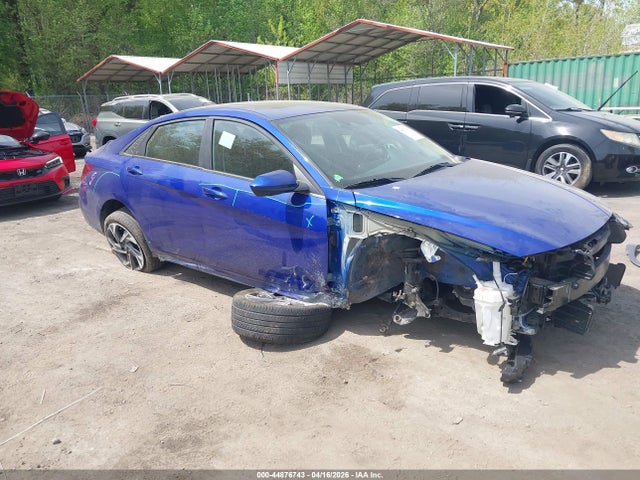 Salvage Hyundai ELANTRA Image