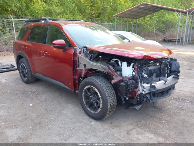 Salvage Nissan Pathfinder Image