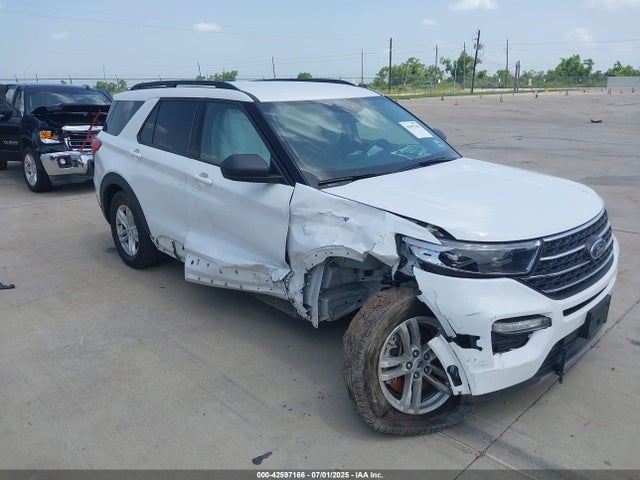 Salvage Ford Explorer Image