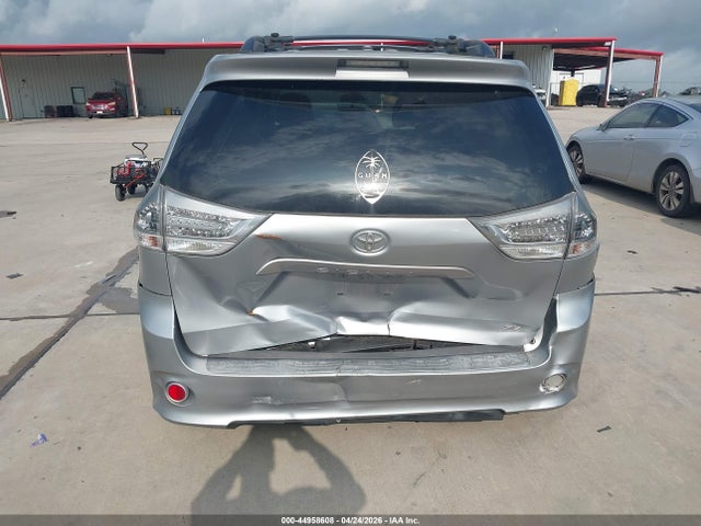 Toyota Sienna Se