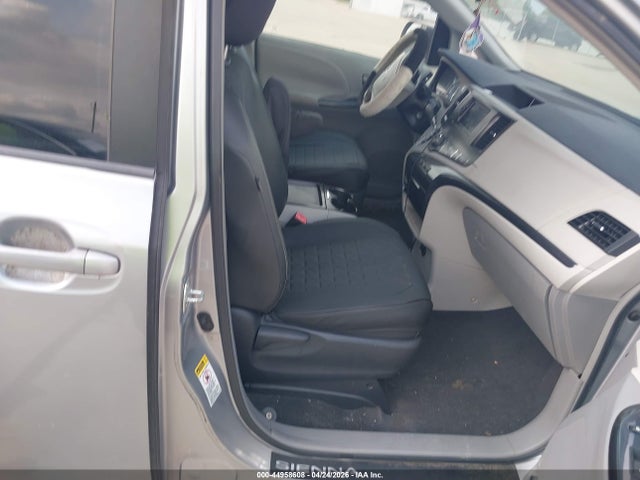 Toyota Sienna Se