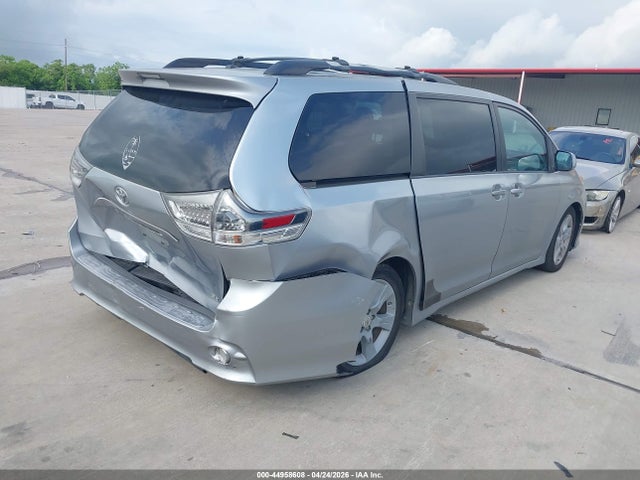 Toyota Sienna Se