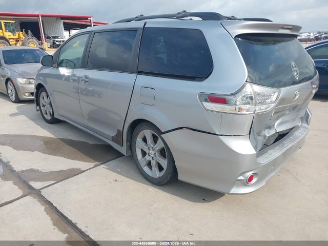 Toyota Sienna Se