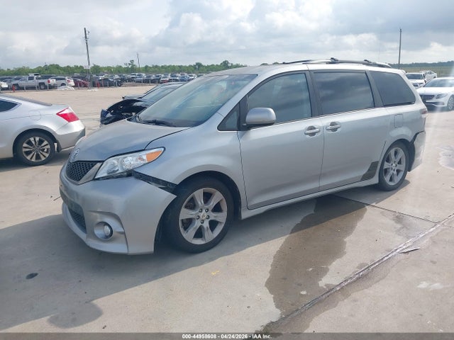 Toyota Sienna Se