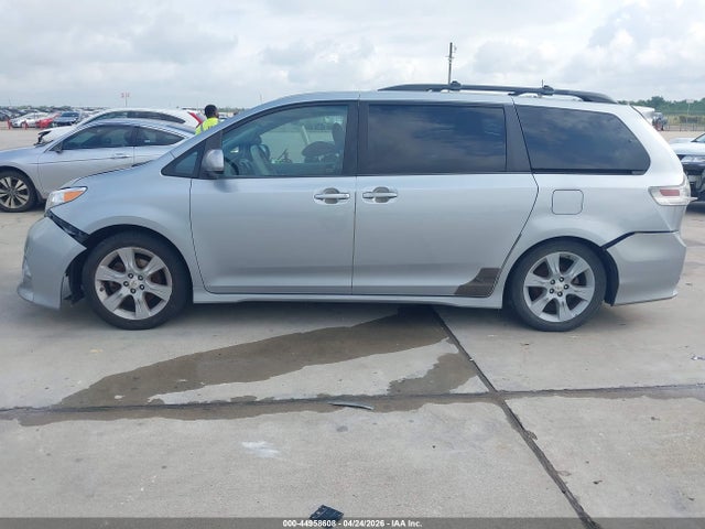 Toyota Sienna Se
