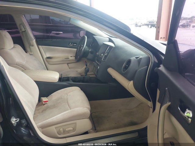 Nissan Maxima