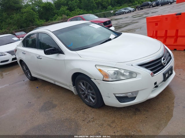 Salvage Nissan Altima Image