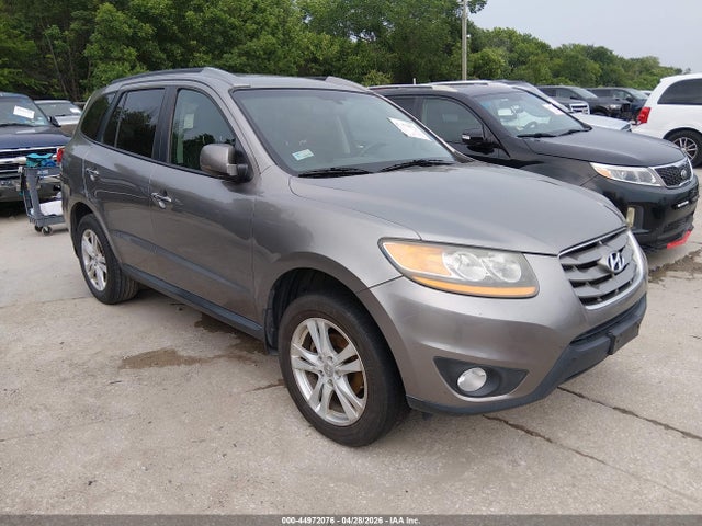 Salvage Hyundai SANTA FE Image