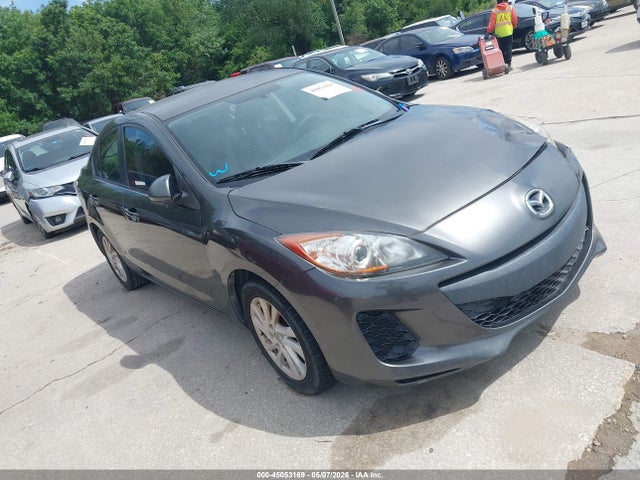 Salvage Mazda Mazda3 Image