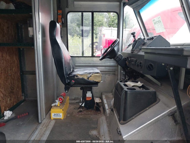 Workhorse Custom Chassis Commercial Chassis W42