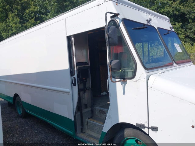 Workhorse Custom Chassis Commercial Chassis W42
