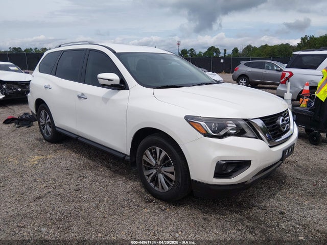 Salvage Nissan Pathfinder Image
