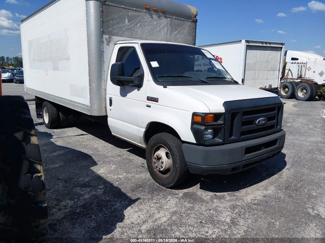 Salvage Ford E-350 Image
